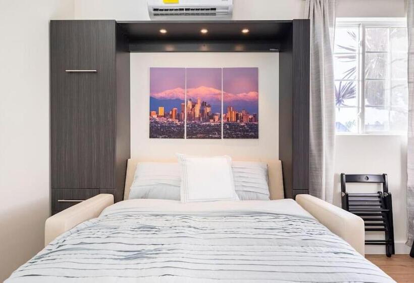 بنسيون Beautiful Downey Guest House