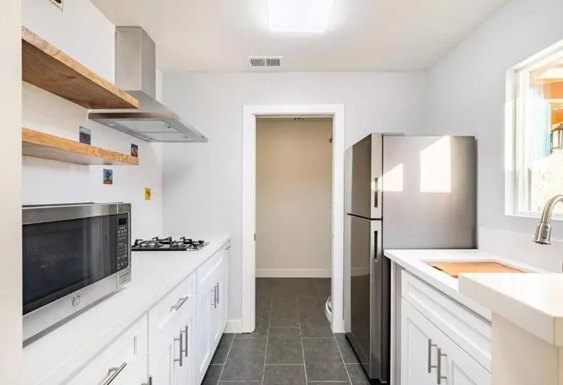 ペンション Beautiful Downey Guest House