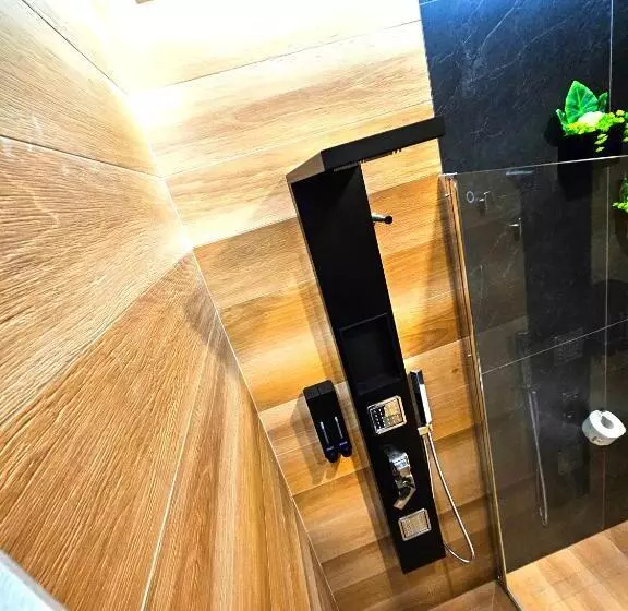 تختخواب و صبحانه Trilogy Prestige   Central Premium Suites