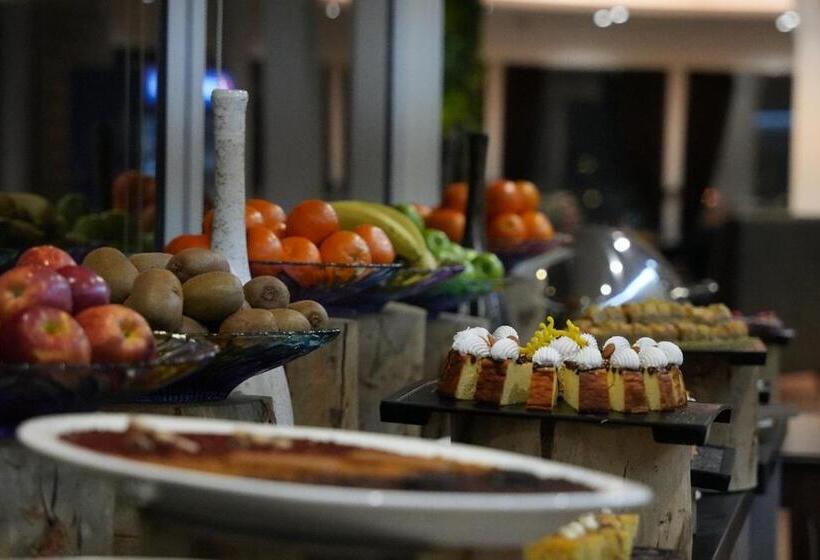 هتل Khawarnaq Palace