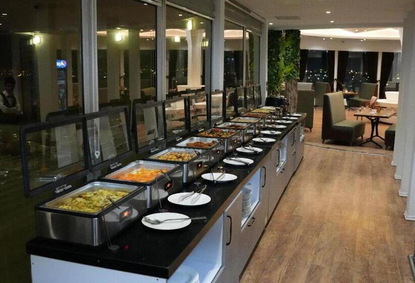 هتل Khawarnaq Palace