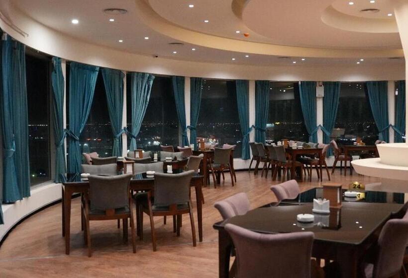 هتل Khawarnaq Palace