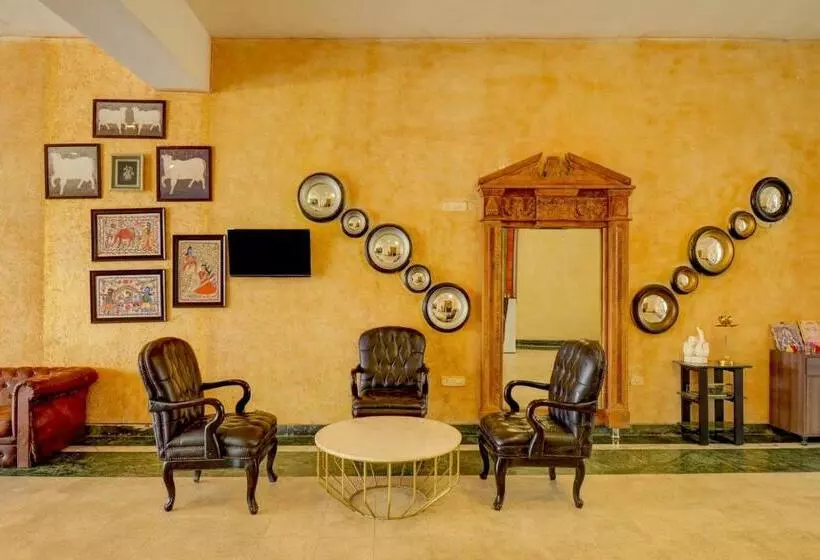 Hotelli Collection O 81258 The Royal Casa