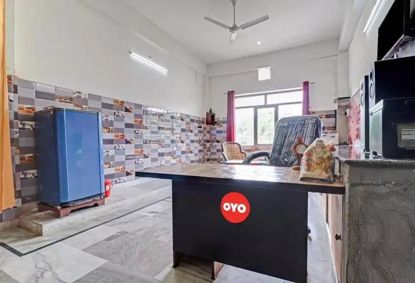 ホテル Oyo Flagship 81412 Gayatri Parks