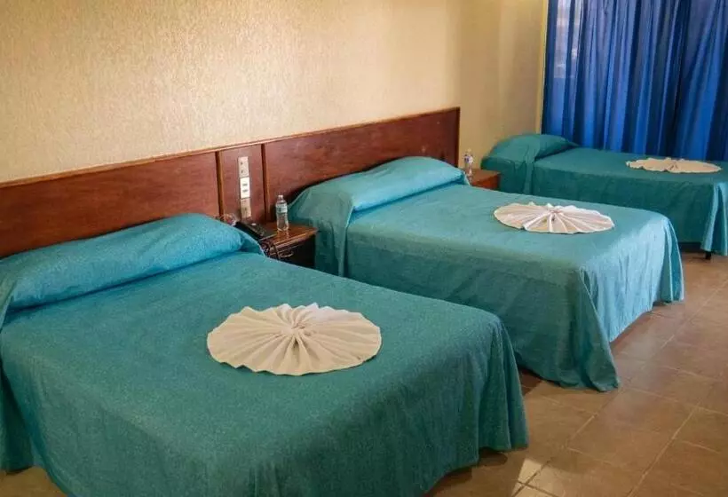 Hotelli Plaza Mazari