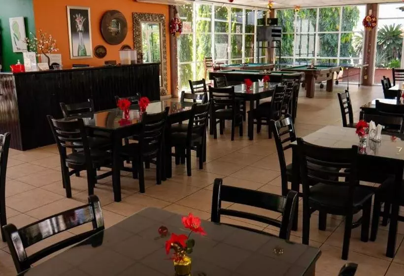 Hotelli Plaza Mazari