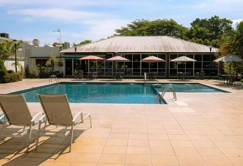 Hotelli Plaza Mazari