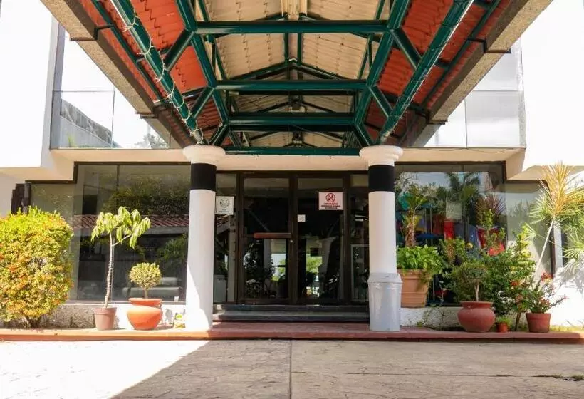 Hotelli Plaza Mazari