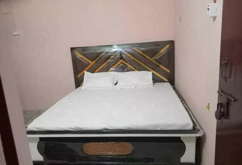 Oyo 81193 Hotel Blue Moon