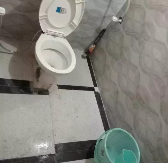 Oyo 81193 Hotel Blue Moon