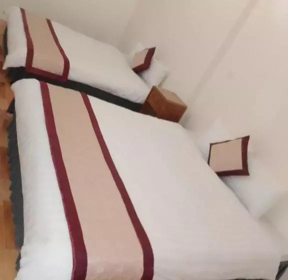 پانسیون Moc S House