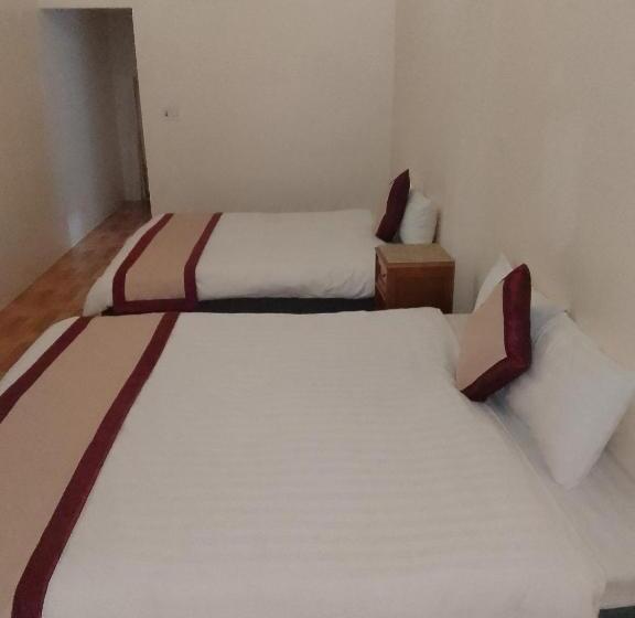 پانسیون Moc S House