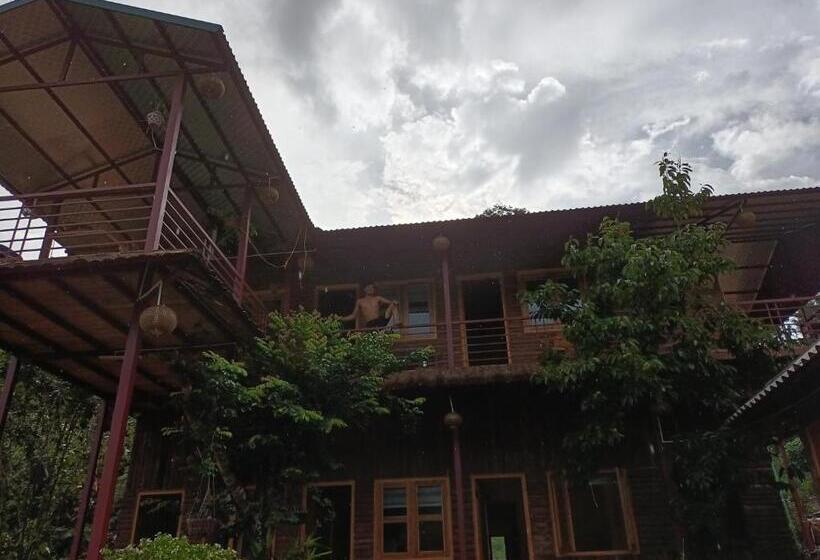 پانسیون Moc S House