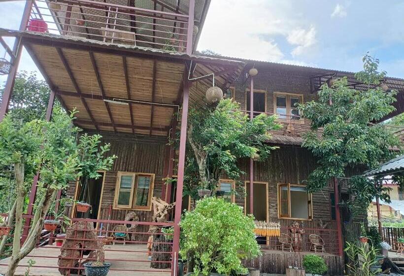 پانسیون Moc S House