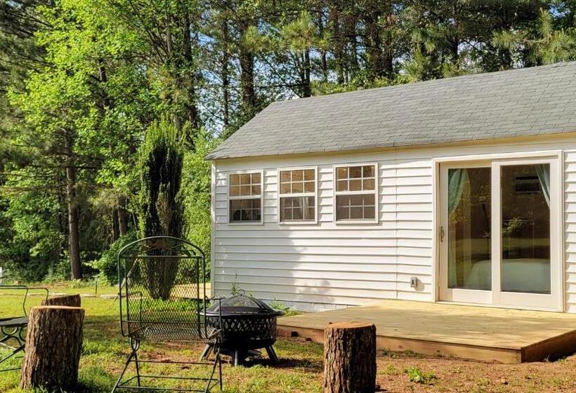 Pensió Quiet Cozy Griffin Guesthouse With Pool & Firepit