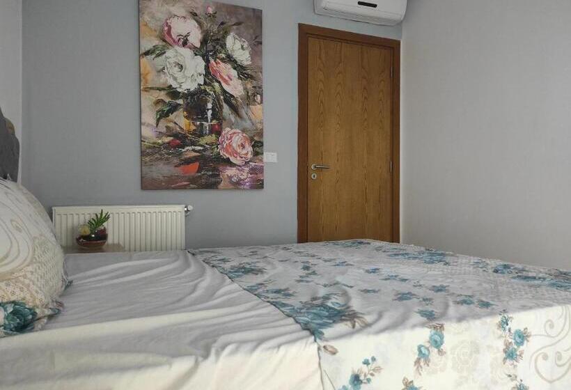 פנסיון Room In Apartment   Refined Elegance Cite Les Palmiers