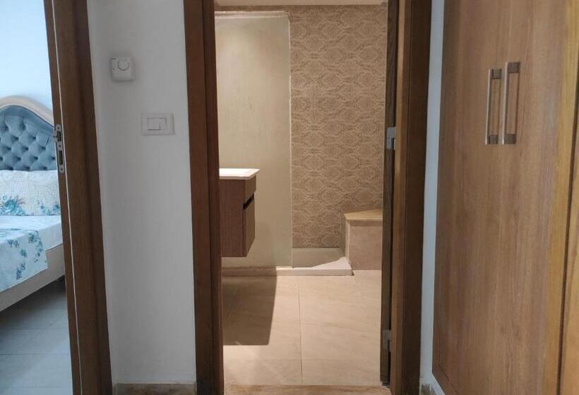 פנסיון Room In Apartment   Refined Elegance Cite Les Palmiers