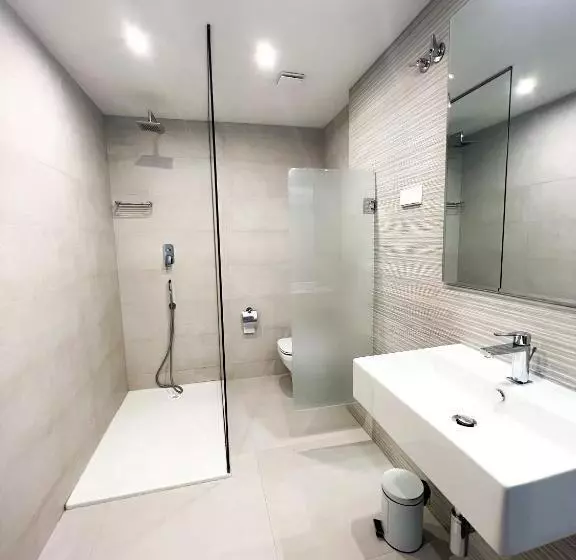 تختخواب و صبحانه Botafoch Luxury Room