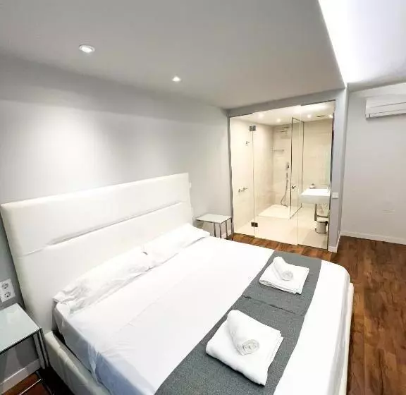 تختخواب و صبحانه Botafoch Luxury Room