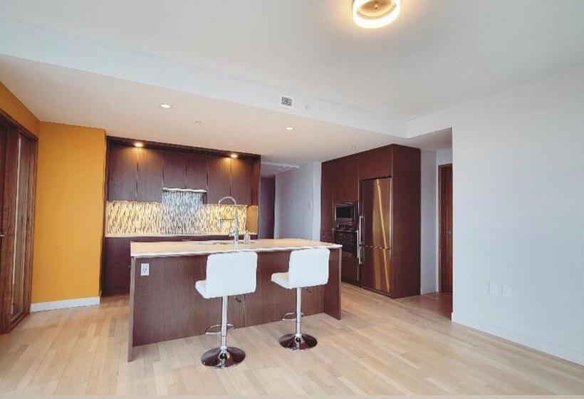 تختخواب و صبحانه High Luxury Penthouse Private Suite With Ensuite Bathroom