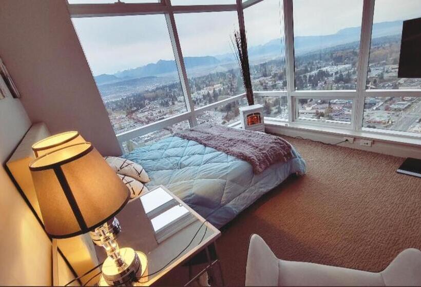 تختخواب و صبحانه High Luxury Penthouse Private Suite With Ensuite Bathroom