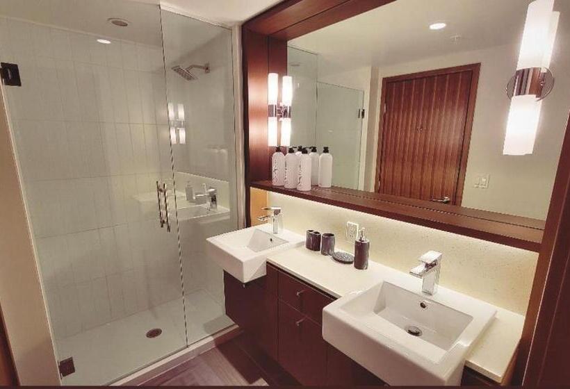 تختخواب و صبحانه High Luxury Penthouse Private Suite With Ensuite Bathroom