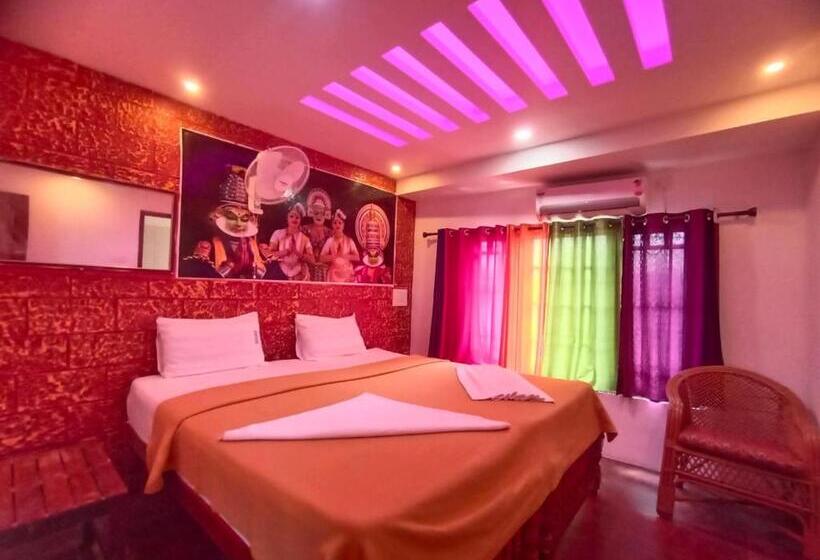 هتل کپسول Houseboat   Dream House Houseboat Kollam