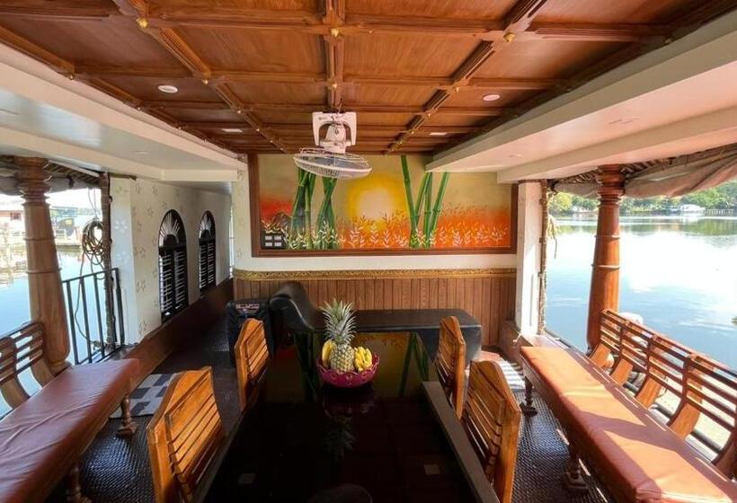 هتل کپسول Houseboat   Dream House Houseboat Kollam