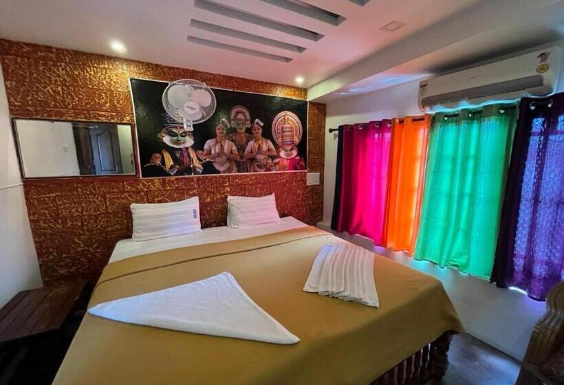 هتل کپسول Houseboat   Dream House Houseboat Kollam