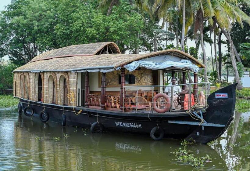 هتل کپسول Houseboat   Dream House Houseboat Kollam