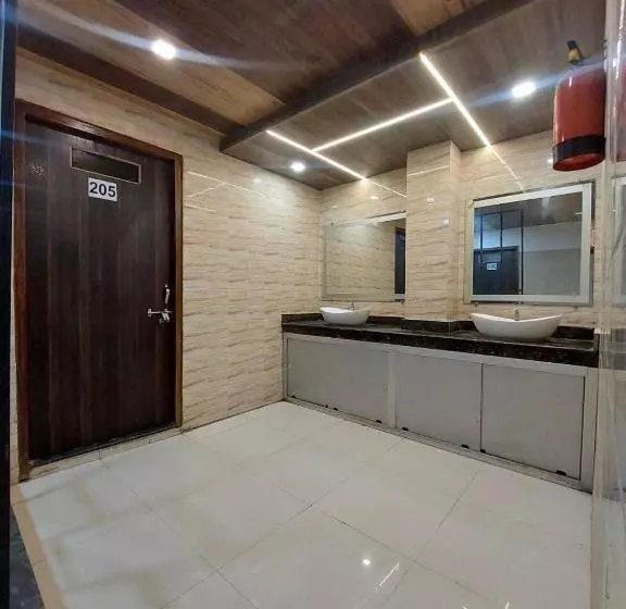 ホテル Oyo Rajeswari Continental
