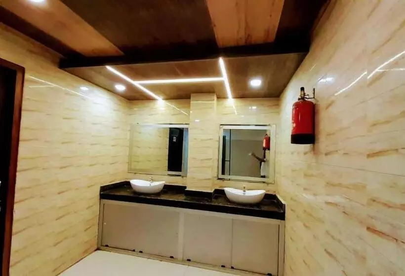 ホテル Oyo Rajeswari Continental