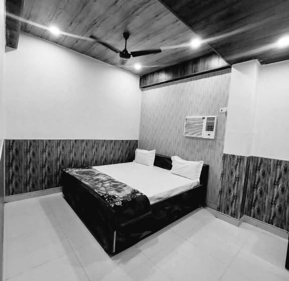 هتل Oyo Rajeswari Continental