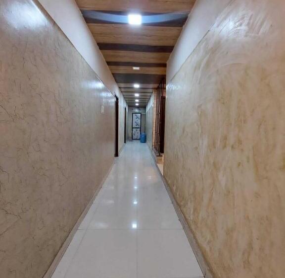 هتل Oyo Rajeswari Continental