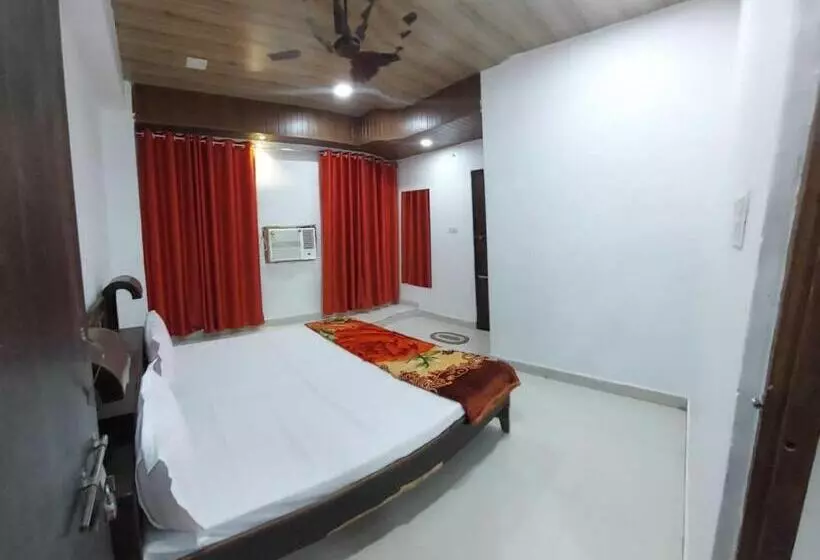 ホテル Oyo Rajeswari Continental