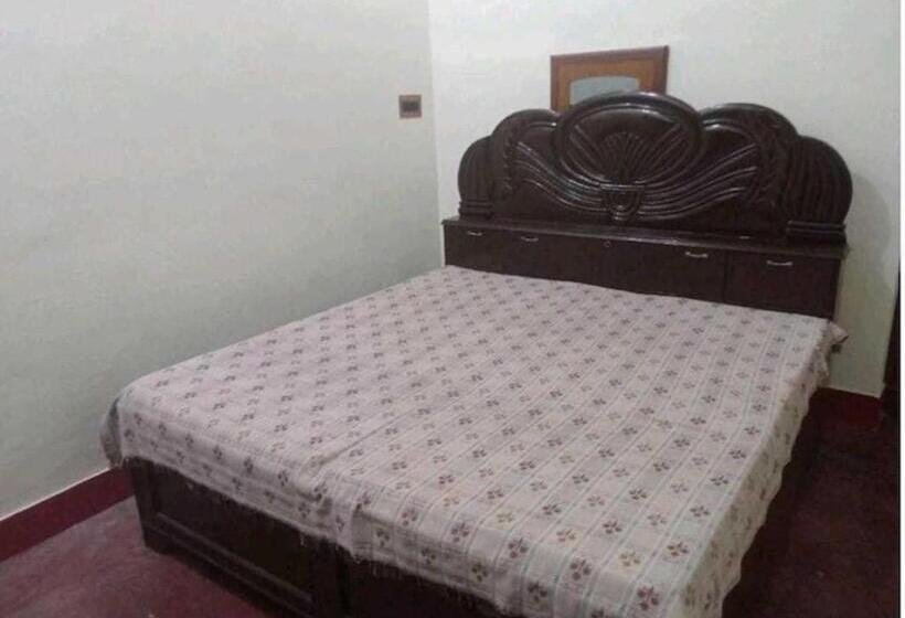 בית מלון כפרי Oyo Shiva Palace Homestay