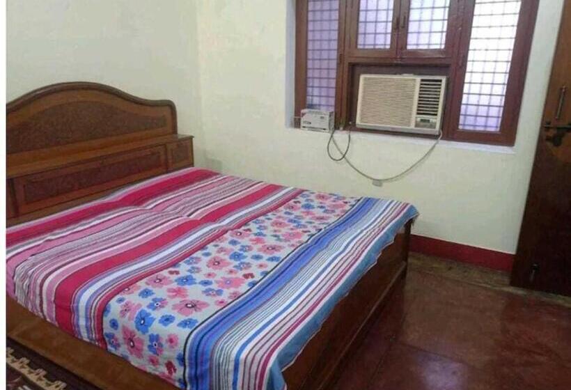 בית מלון כפרי Oyo Shiva Palace Homestay