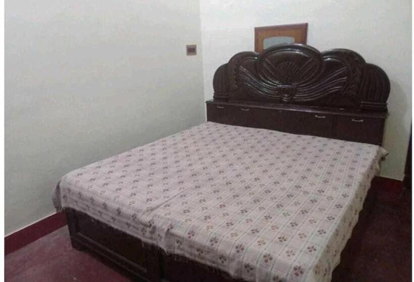 בית מלון כפרי Oyo Shiva Palace Homestay