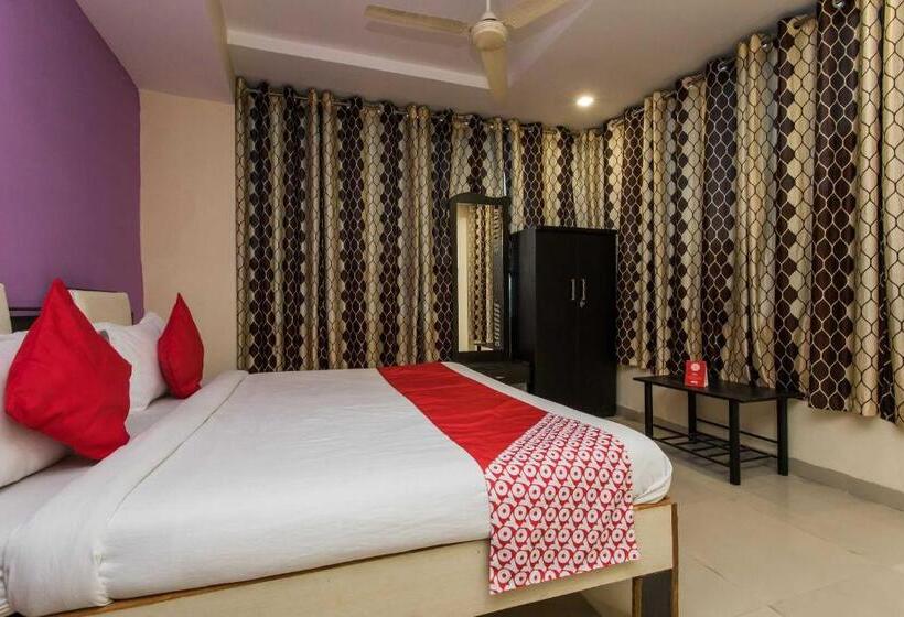 Oyo Flagship 81059 Hotel Golden Leaf