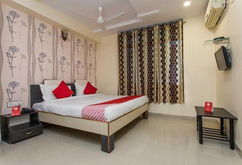 Oyo Flagship 81059 Hotel Golden Leaf