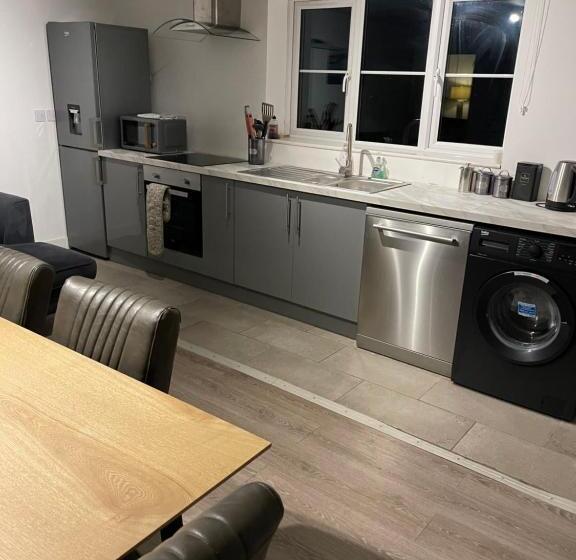 پانسیون Apple Barn Guest House