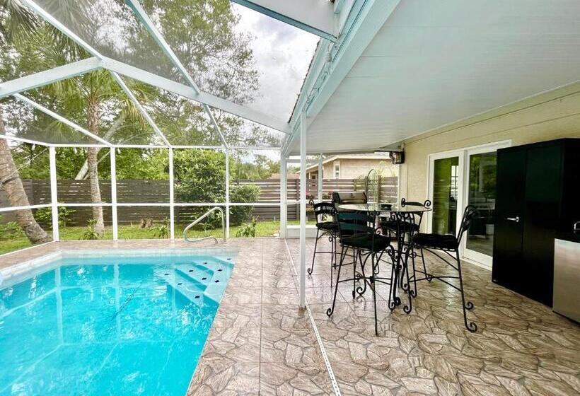 Pensjonat Private Suite With Shared Pool