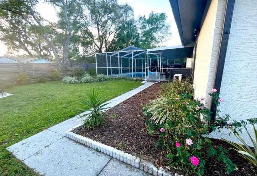 Pensjonat Private Suite With Shared Pool