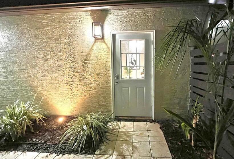 Pensjonat Private Suite With Shared Pool