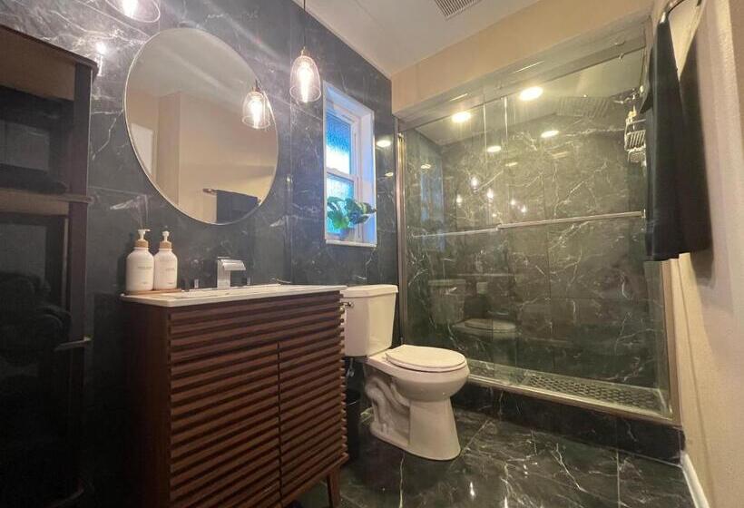 Pensjonat Private Suite With Shared Pool