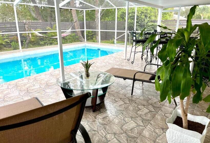 Pensjonat Private Suite With Shared Pool