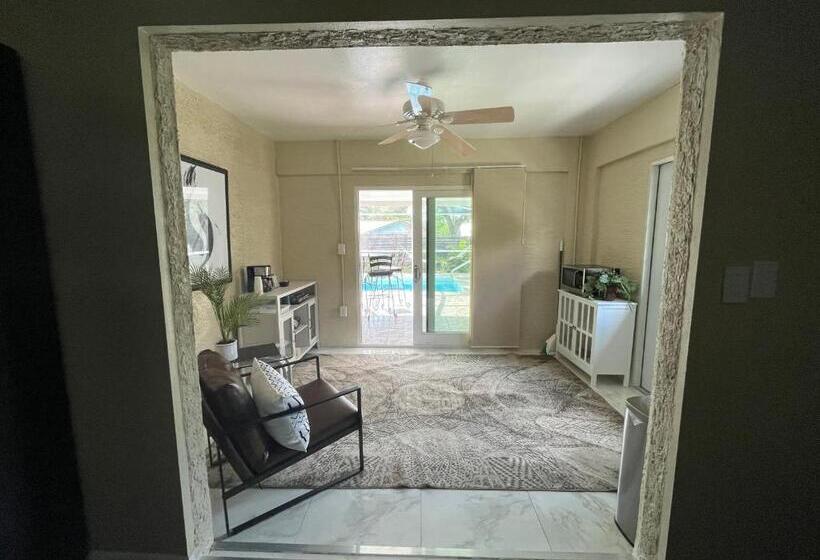 Pensjonat Private Suite With Shared Pool