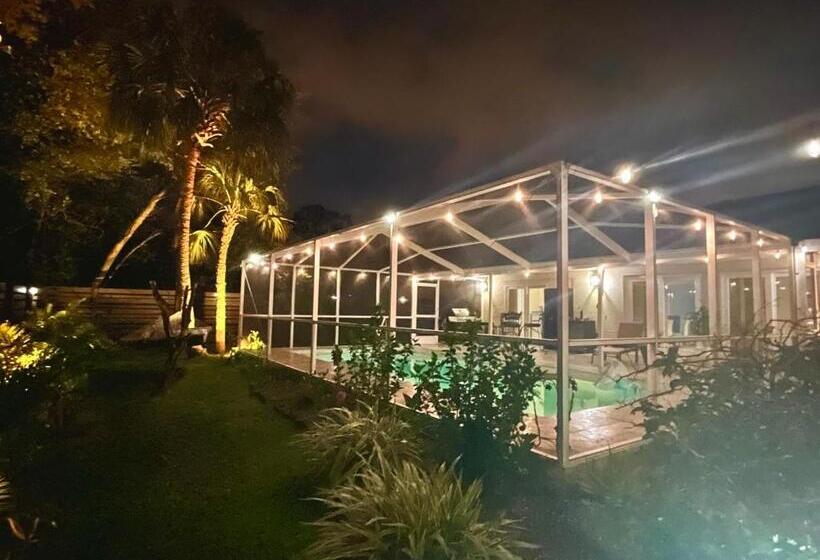 Pensjonat Private Suite With Shared Pool