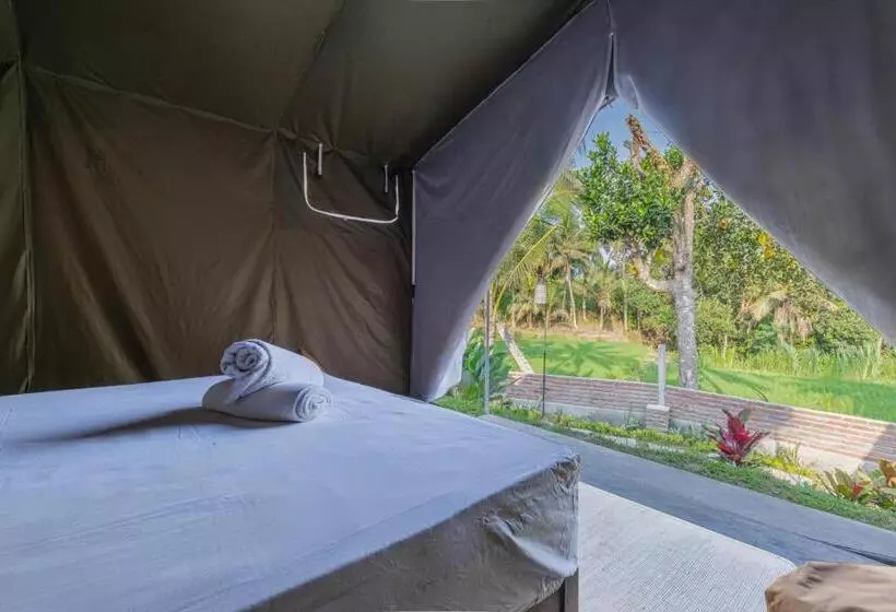 Retkeilymaja Kubu Selat Villa And Glamping