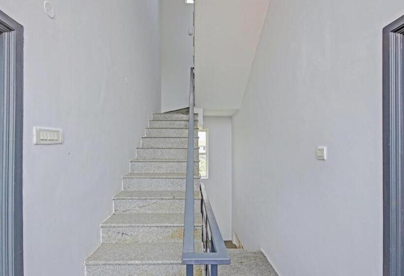 فندق Collection O 93368 Sea Moon Stays Kovalam